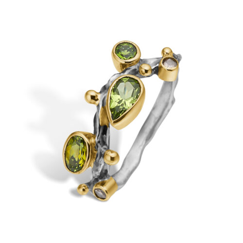 By Birdie Grace Single Petite Green ring med peridot og grønne turmaliner, samt rose cut diamanter.